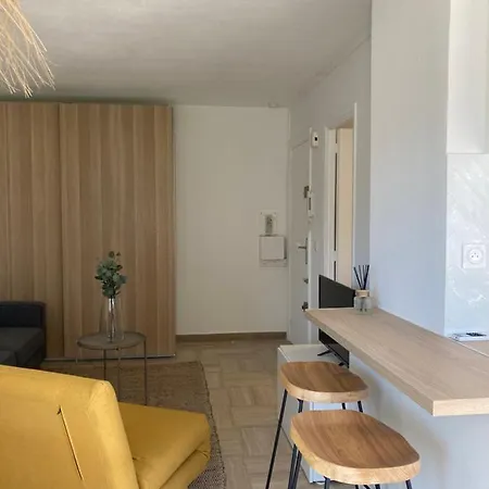 Apartment Saint Laurent Du Var Studio A 150 M De La Plage